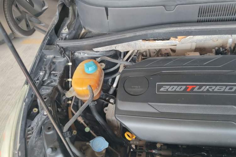 Used GAC Trumpchi GS4 2015 200T Manual Elite Edition Engine Bay Right