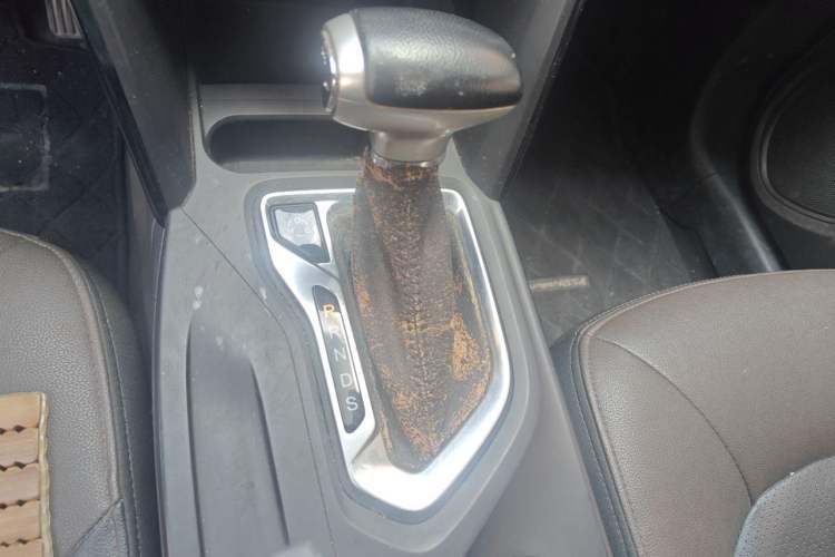 Used GAC Trumpchi GS4 2015 200T G-DCT Luxury Edition Gear Lever
