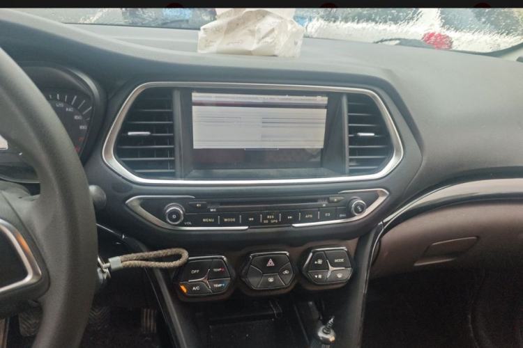 Used GAC Trumpchi GS4 2015 200T Manual Comfort Edition Interior 2