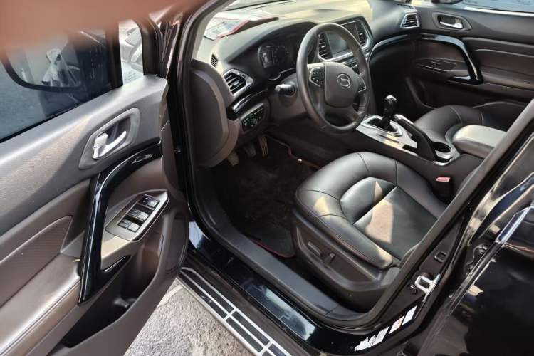 Used GAC Trumpchi GS4 2015 200T Manual Luxury Edition Interior 5