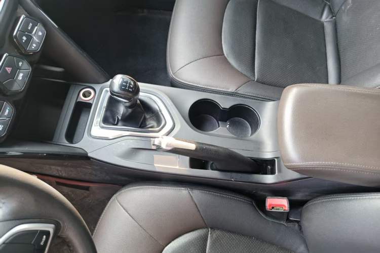 Used GAC Trumpchi GS4 2015 200T Manual Luxury Edition Interior 7