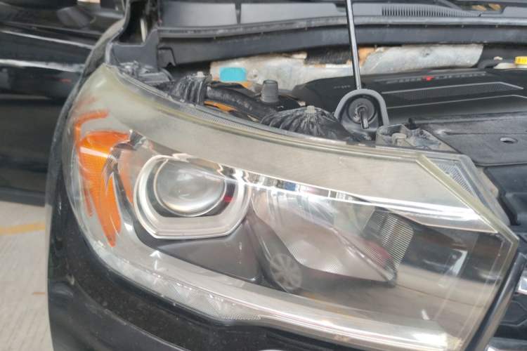 Used GAC Trumpchi GS4 2015 200T Manual Elite Edition Right Front Headlight