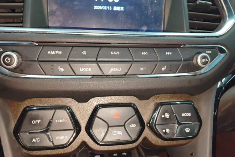 Used GAC Trumpchi GS4 2015 200T G-DCT Luxury Edition Audio And AC Panel