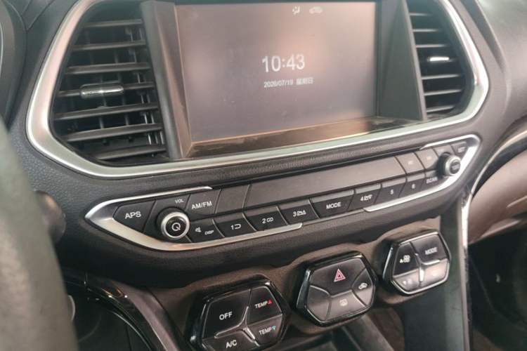 Used GAC Trumpchi GS4 2015 200T G-DCT Elite Edition Audio And AC Panel