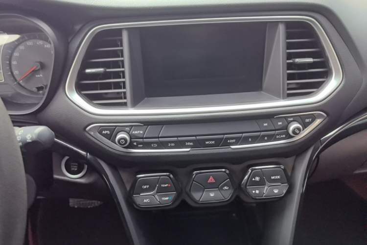 Used GAC Trumpchi GS4 2015 200T G-DCT Elite Edition Audio And AC Panel