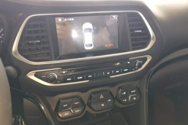 Used GAC Trumpchi GS4 2015 200T Manual Elite Edition Audio And AC Panel