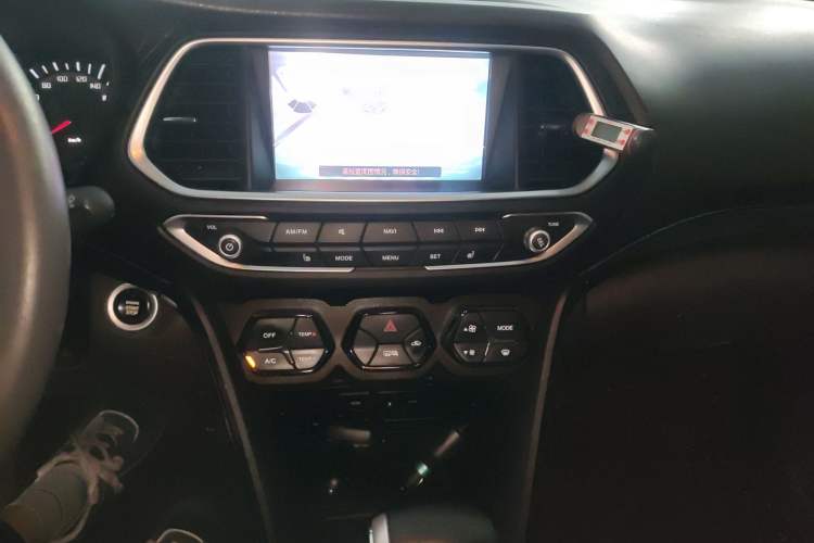 Used GAC Trumpchi GS4 2015 200T G-DCT Luxury Edition Audio And AC Panel