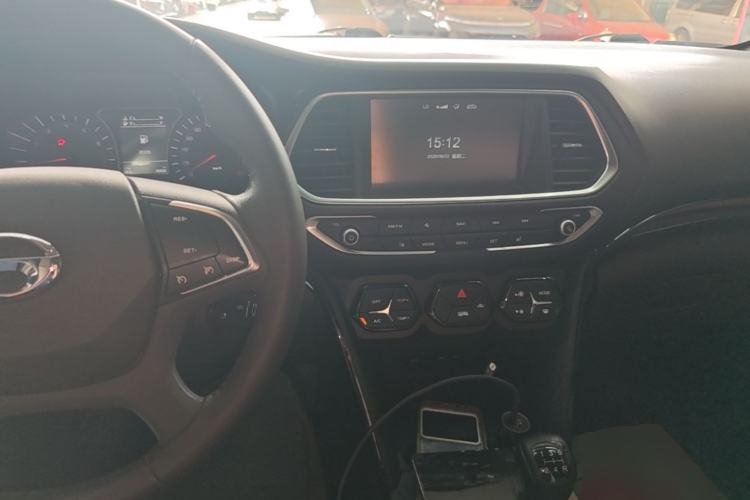 Used GAC Trumpchi GS4 2015 200T Manual Luxury Edition Center Console