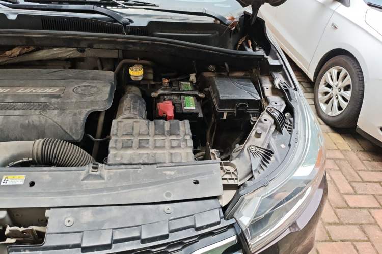 Used GAC Trumpchi GS4 2015 200T Manual Elite Edition Engine Bay Left