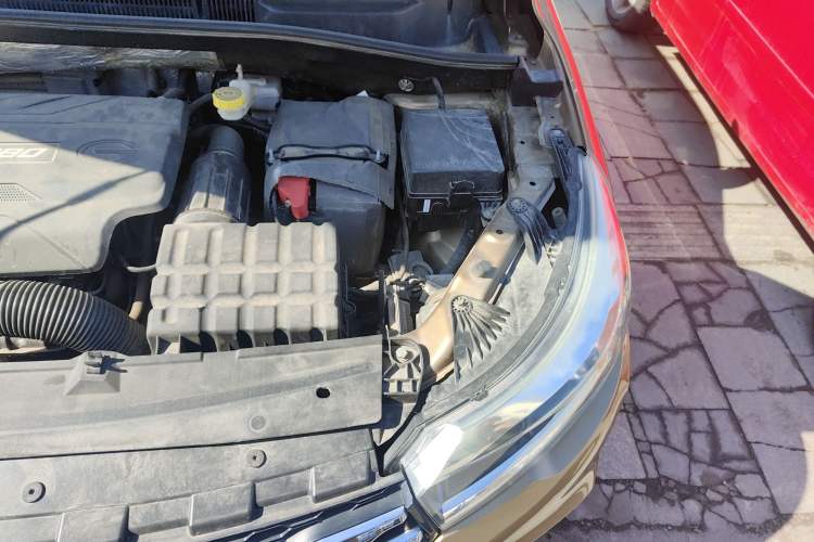 Used GAC Trumpchi GS4 2015 200T G-DCT Elite Edition Engine Bay Left