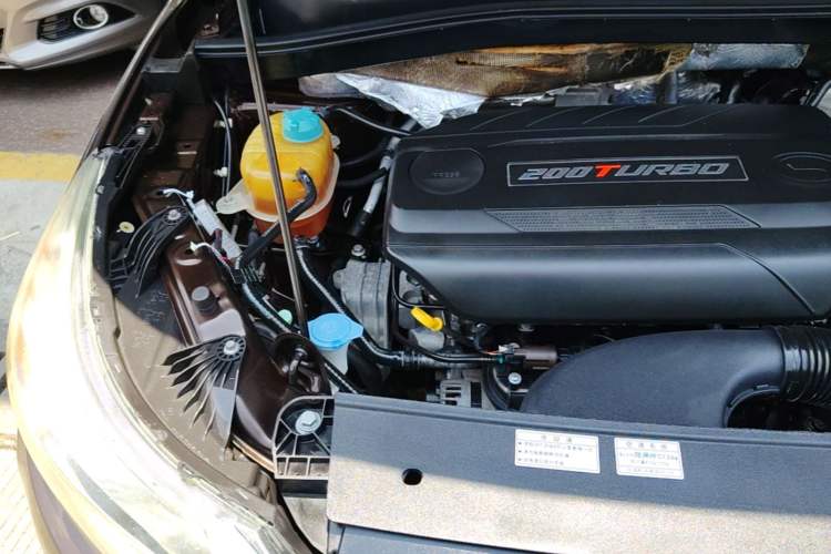 Used GAC Trumpchi GS4 2015 200T Manual Elite Edition Engine Bay Right