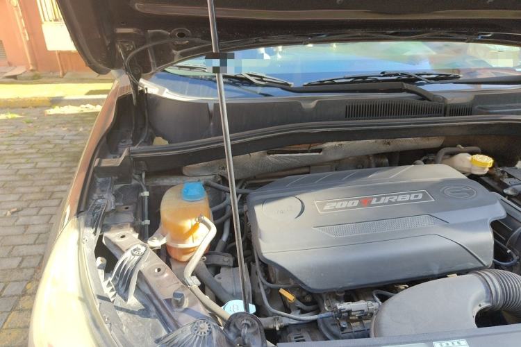 Used GAC Trumpchi GS4 2015 200T Manual Elite Edition Engine Bay Right