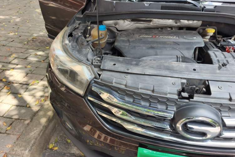 Used GAC Trumpchi GS4 2015 200T Manual Elite Edition Engine Bay Right
