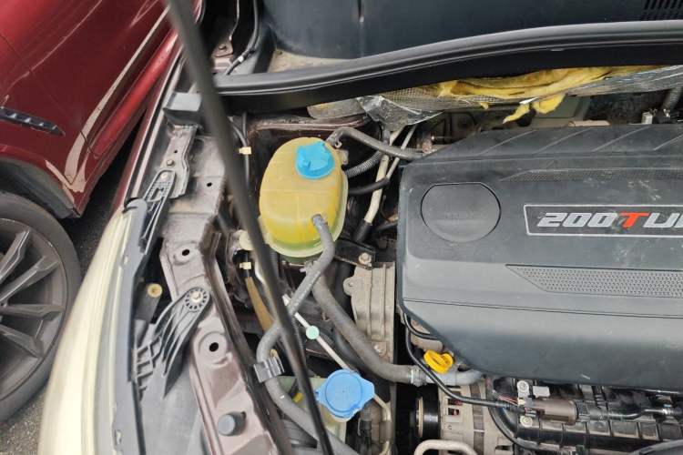 Used GAC Trumpchi GS4 2015 200T G-DCT Elite Edition Engine Bay Right