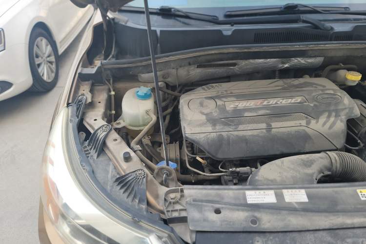 Used GAC Trumpchi GS4 2015 200T Manual Elite Edition Engine Bay Right