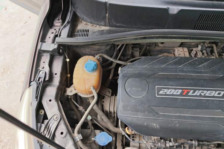 Used GAC Trumpchi GS4 2015 200T Manual Elite Edition Engine Bay Right