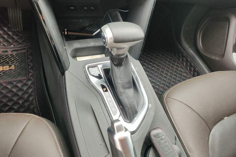 Used GAC Trumpchi GS4 2015 200T G-DCT Luxury Edition Gear Lever