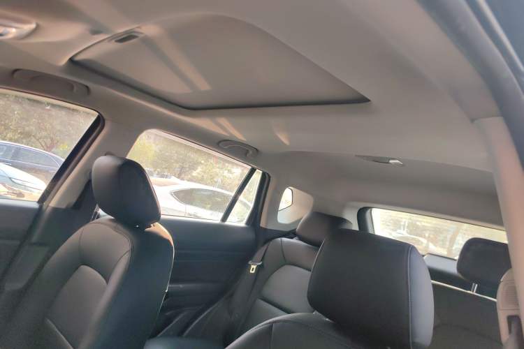 Used GAC Trumpchi GS4 2015 200T G-DCT Elite Edition Headliner