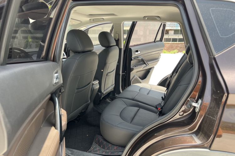 Used GAC Trumpchi GS4 2015 200T G-DCT Elite Edition Interior 2