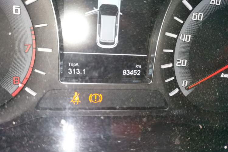 Used GAC Trumpchi GS4 2015 200T Manual Luxury Edition Odometer Close Up