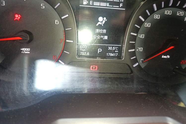 Used GAC Trumpchi GS4 2015 200T G-DCT Elite Edition Odometer Close Up