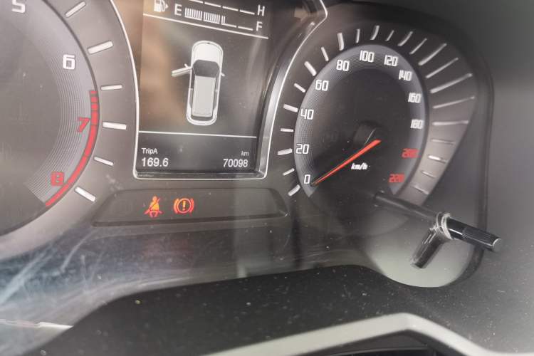 Used GAC Trumpchi GS4 2015 200T Manual Elite Edition Odometer Close Up