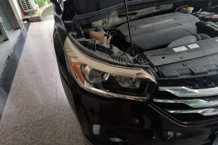 Used GAC Trumpchi GS4 2015 200T Manual Luxury Edition Right Front Headlight
