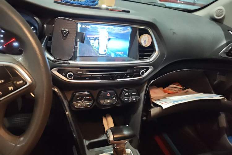 Used GAC Trumpchi GS4 2015 200T G-DCT Elite Edition Audio And AC Panel