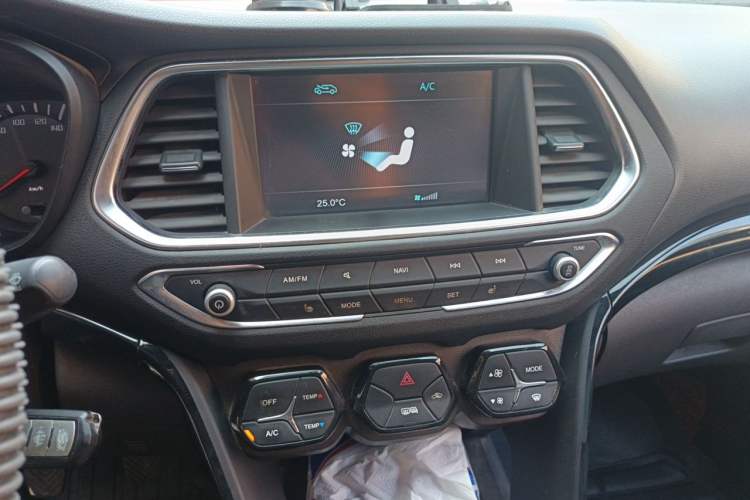 Used GAC Trumpchi GS4 2015 200T Manual Luxury Edition Audio And AC Panel