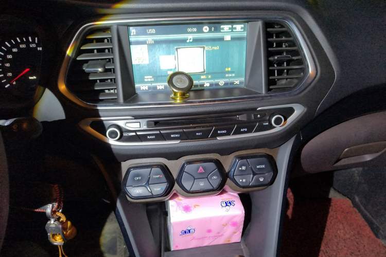 Used GAC Trumpchi GS4 2015 200T Manual Elite Edition Audio And AC Panel
