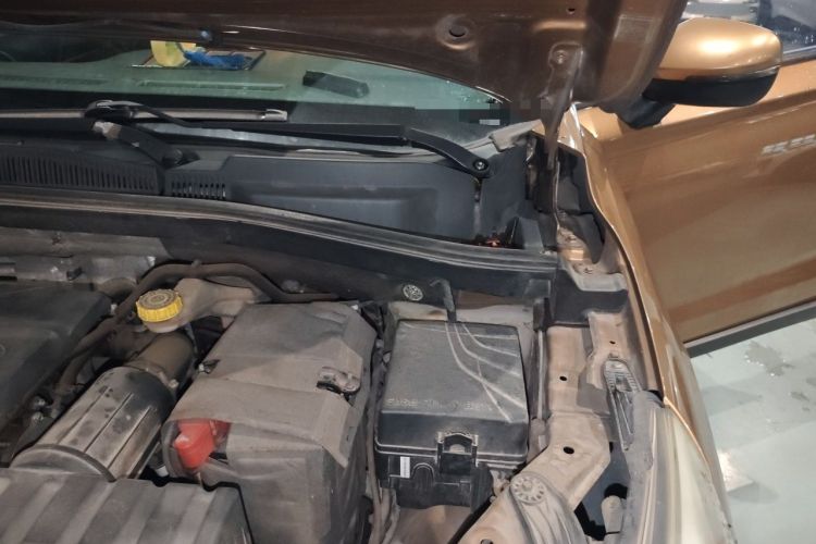 Used GAC Trumpchi GS4 2015 200T G-DCT Elite Edition Engine Bay Left