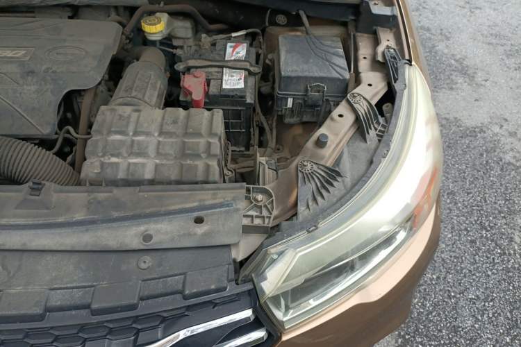 Used GAC Trumpchi GS4 2015 200T Manual Elite Edition Engine Bay Left