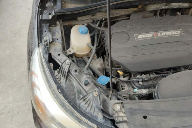 Used GAC Trumpchi GS4 2015 200T Manual Comfort Edition Engine Bay Right