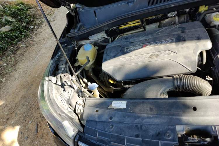 Used GAC Trumpchi GS4 2015 200T Manual Elite Edition Engine Bay Right