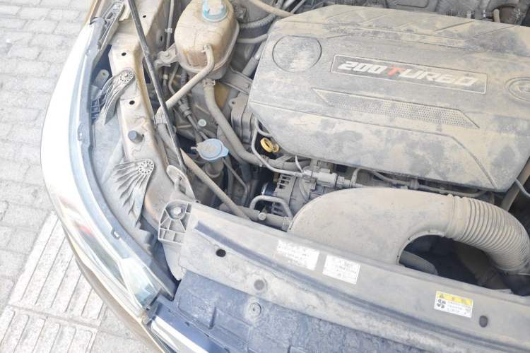 Used GAC Trumpchi GS4 2015 200T Manual Luxury Edition Engine Bay Right