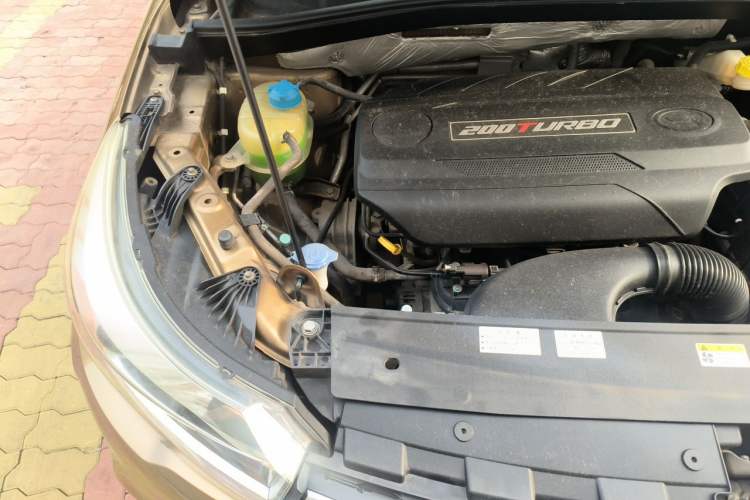 Used GAC Trumpchi GS4 2015 200T Manual Elite Edition Engine Bay Right