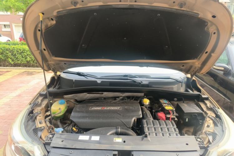 Used GAC Trumpchi GS4 2015 200T Manual Elite Edition Engine Bay