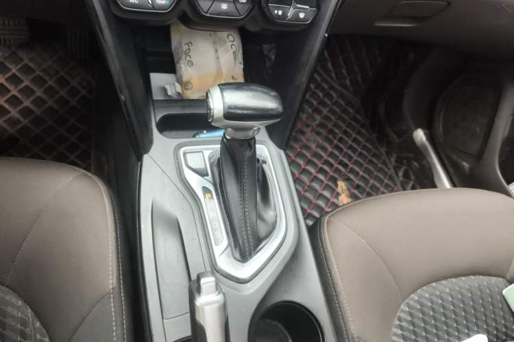 Used GAC Trumpchi GS4 2015 200T G-DCT Elite Edition Gear Lever