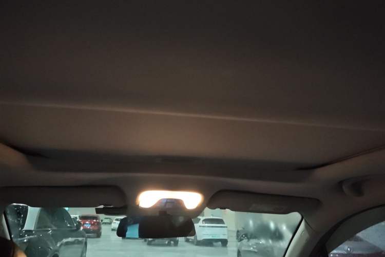 Used GAC Trumpchi GS4 2015 200T G-DCT Elite Edition Headliner