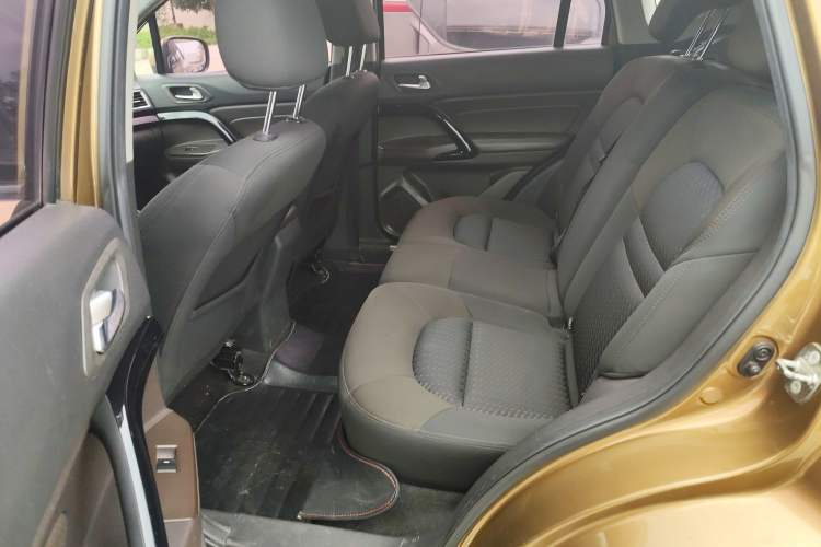 Used GAC Trumpchi GS4 2015 200T G-DCT Elite Edition Interior 1