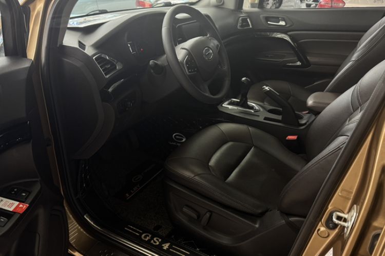 Used GAC Trumpchi GS4 2015 200T Manual Luxury Edition Interior 2