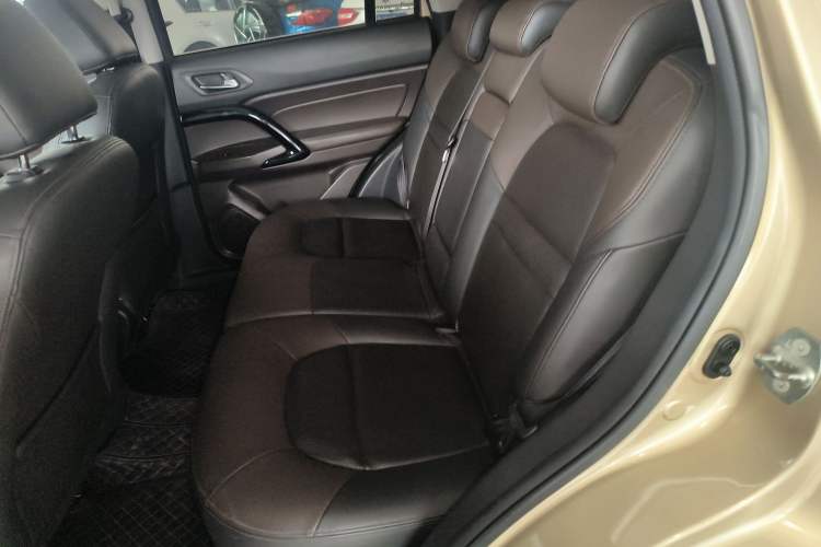 Used GAC Trumpchi GS4 2015 200T G-DCT Luxury Edition Interior 4