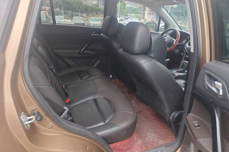 Used GAC Trumpchi GS4 2015 200T G-DCT Luxury Edition Interior 4