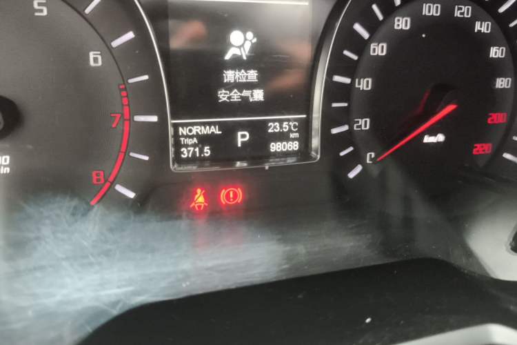 Used GAC Trumpchi GS4 2015 200T G-DCT Elite Edition Odometer Close Up