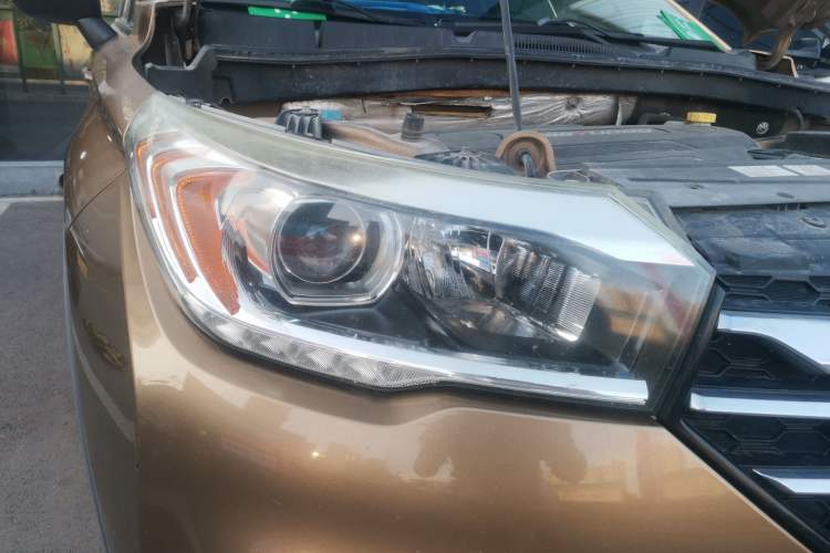 Used GAC Trumpchi GS4 2015 200T Manual Luxury Edition Right Front Headlight