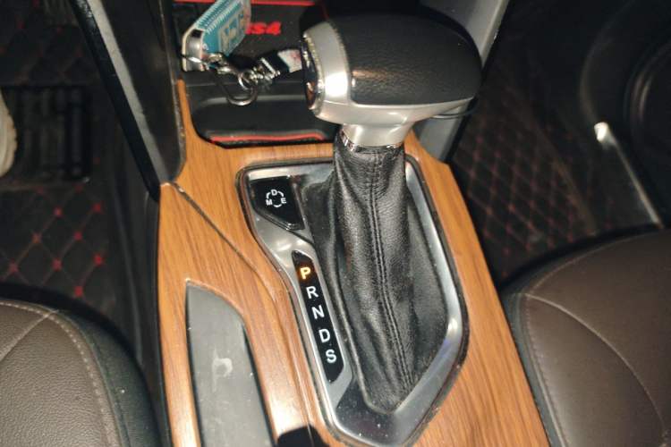Used GAC Trumpchi GS4 2015 200T G-DCT Luxury Edition Gear Lever