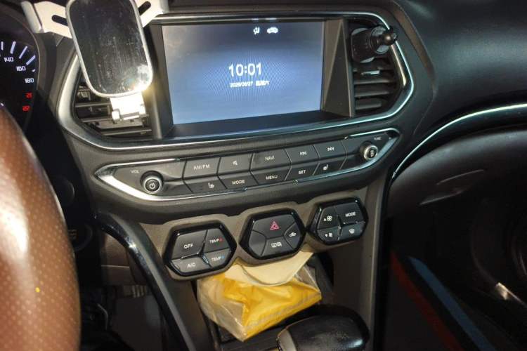 Used GAC Trumpchi GS4 2015 200T G-DCT Luxury Edition Audio And AC Panel