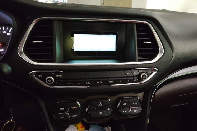 Used GAC Trumpchi GS4 2015 200T G-DCT Comfort Edition Audio And AC Panel