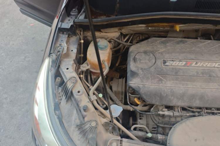 Used GAC Trumpchi GS4 2015 200T Manual Elite Edition Engine Bay Right