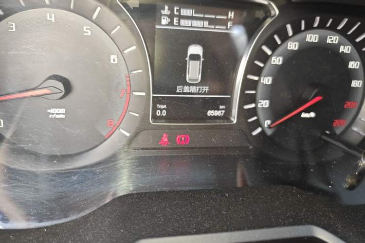 Used GAC Trumpchi GS4 2015 200T Manual Elite Edition Odometer Close Up
